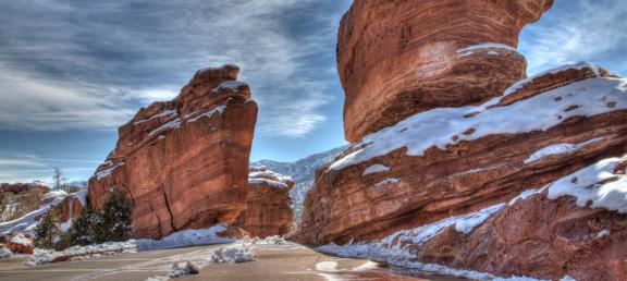 steamboat rock and balanced rock in garden of the gods