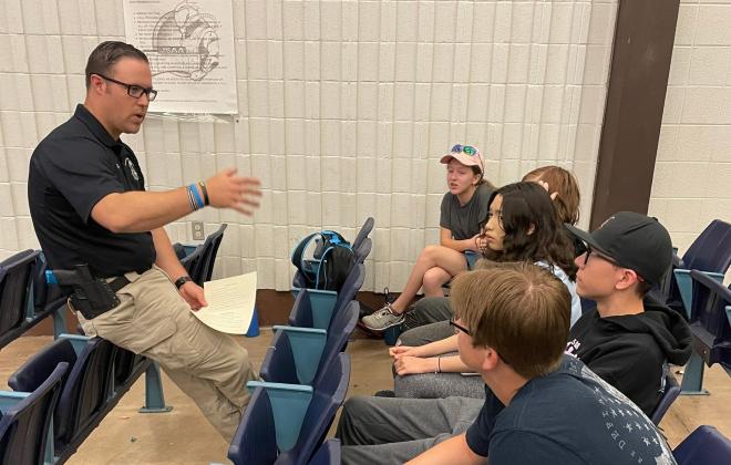 Police officer talking with teens